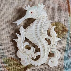 SEAHORSE Sea Horse Vintage Mother of Pearl Carved Ocean Sea Marine Life Brooch